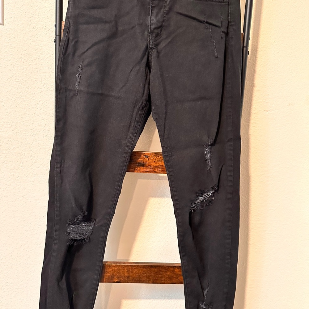 Black Distressed Women’s Mid Rise Ankle Length Jeans